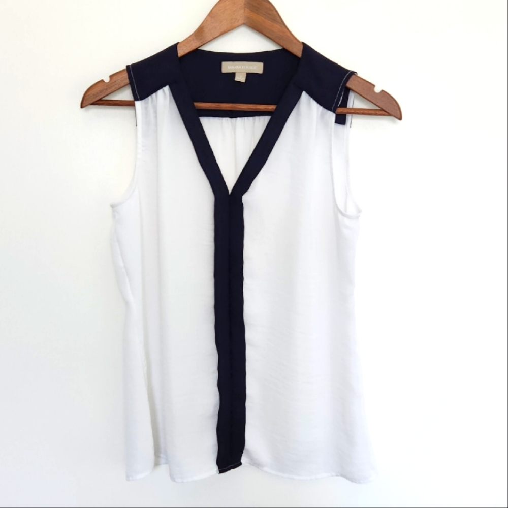 Banana Republic Sleeveless Blouse Blue and White Size 2